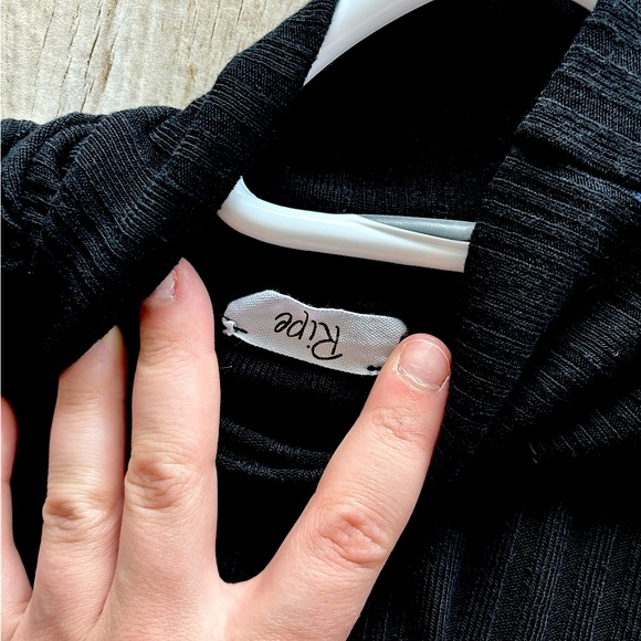 Mock neck hip length black long sleeve - Picture 3 of 3